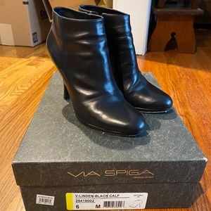 Lightly worn Via Spiga Booties